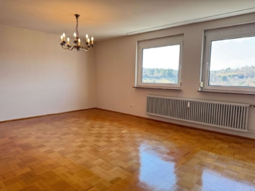 Helle und großzügige 5-Zimmer-Wohnung mit Balkon, Tiefgarage und optimaler Raumaufteilung!, 78532 Tuttlingen, Etagenwohnung