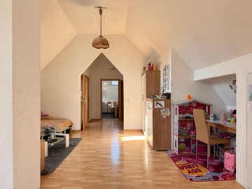 Attraktive 3-Zimmer-Dachgeschosswohnung in Spaichingen, 78549 Spaichingen, Dachgeschosswohnung