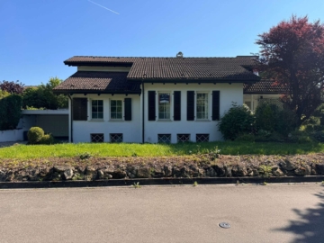 Elegante Landhausvilla mit Einliegerwohnung am Rhein !, 79790 Küssaberg, Einfamilienhaus